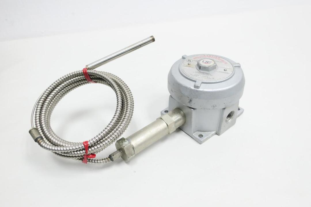 UE UNITED ELECTRIC F110-6BS TEMPERATURE SWITCH 0-250F 125/250V-AC