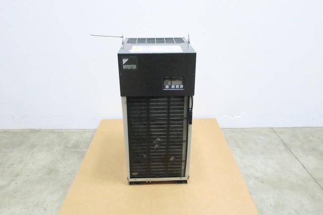 DAIKIN AKZ329 OIL COOLING UNIT 200/220V-AC 1.43KW 3PH 4.1MPA 0.7-1.2MPA