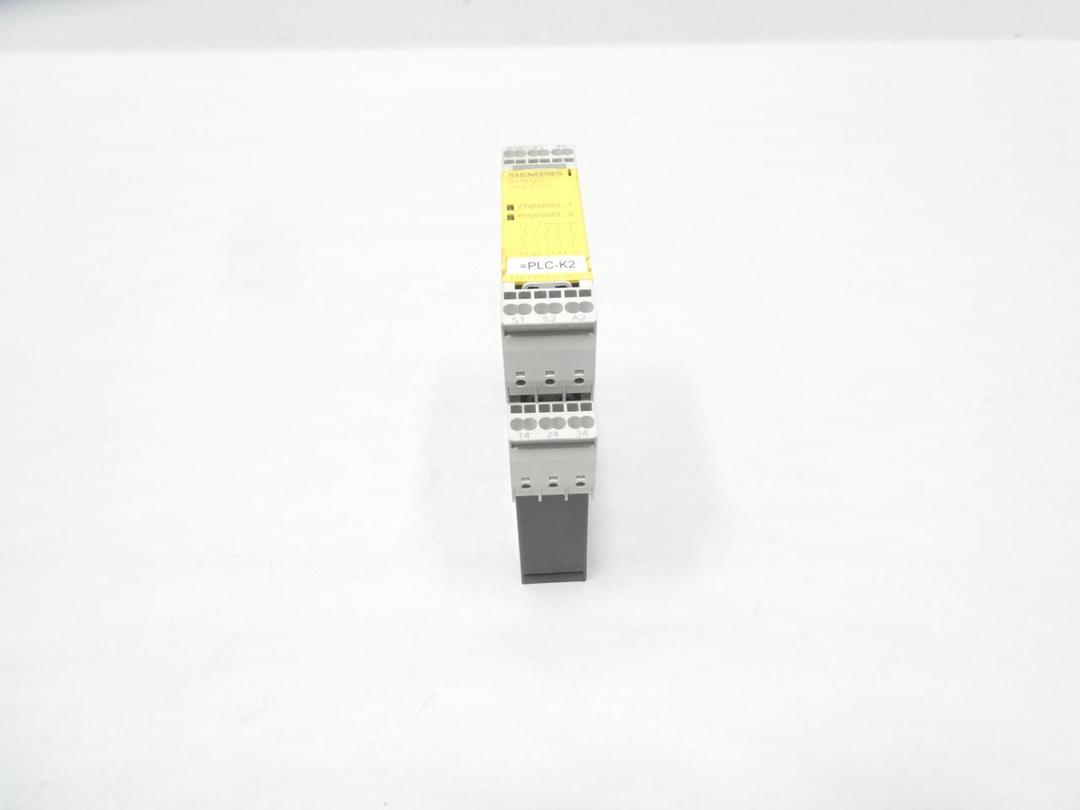 SIEMENS 3TK2830-2CB30 SAFETY RELAY MODULE 24V-AC 24V-DC