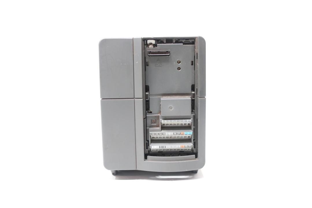 SIEMENS 6SE6440-2UD24-0BA1 MICROMASTER 440 AC VFD DRIVE 0-650HZ 0-480V-AC 4KW