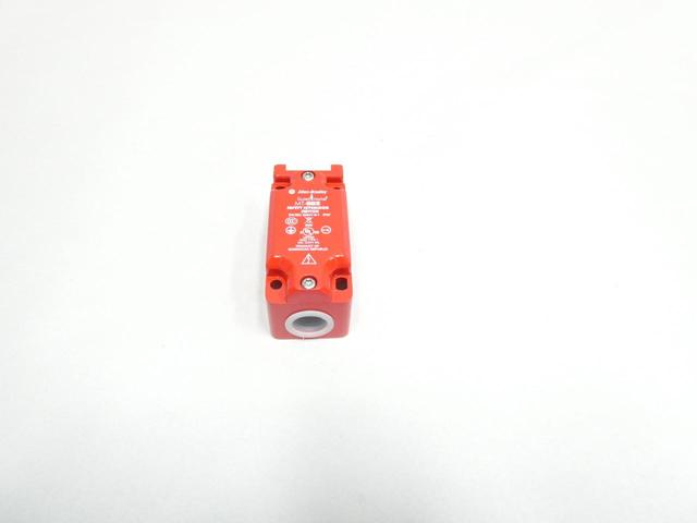 ALLEN BRADLEY 440K-MT55022 GUARDMASTER SAFETY INTERLOCK SWITCH