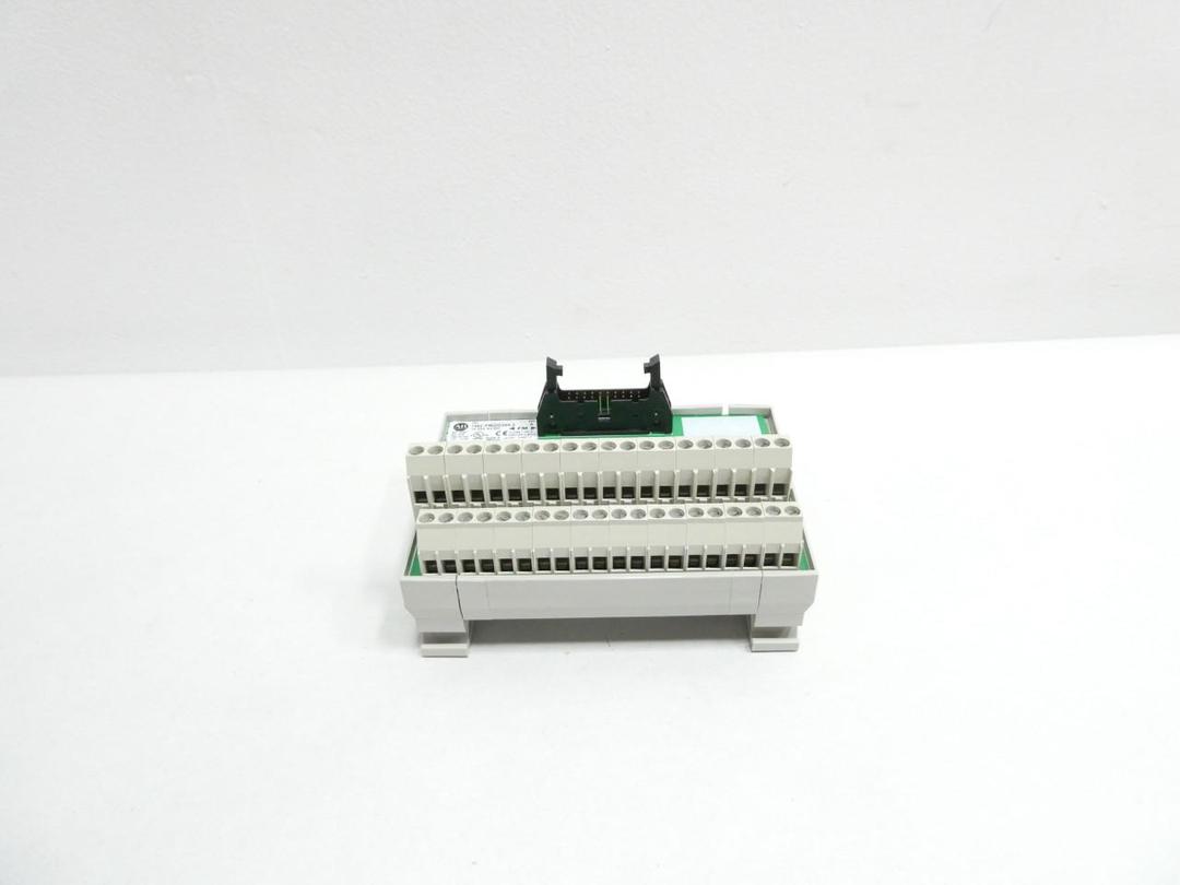 ALLEN BRADLEY 1492-IFM20D24A-2 INTERFACE MODULE