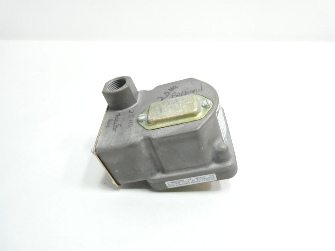 BARKSDALE D2T-H18SS PRESSURE SWITCH 1/4IN 0.4-18PSI 125/250/480V-AC