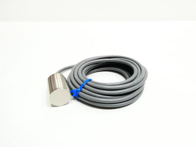 OMRON E2EZ-X8D1-N PROXIMITY SENSOR 5M 12-24V-DC