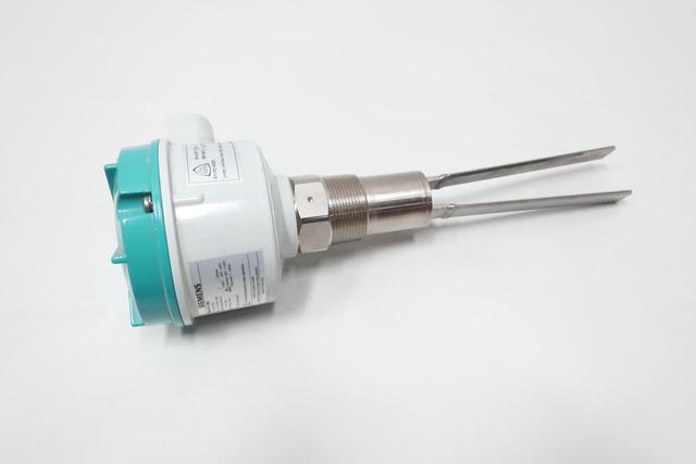 SIEMENS 7ML5731-5AB11-1FA0 SITRANS LVS 200 VIBRATING LEVEL SWITCH