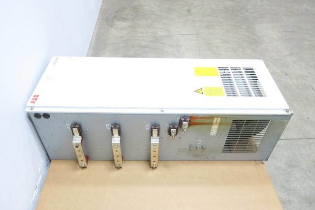 ABB ACS60402105000B00009R1 ACS 600 VFD DRIVE 380-500V-AC 0-300HZ 0-500V-AC 100HP