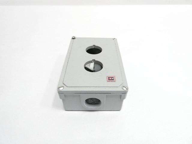 CUTLER HAMMER 10250TN2 OILTIGHT PUSHBUTTON ENCLOSURE 6.2IN X 3.9IN X 5.2IN