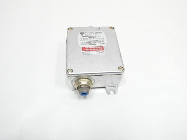 TRANSAMERICA DELAVAL B2T-C32SS PRESSURE SWITCH 1/2IN 160-3200PSI 600V-AC 250V-DC