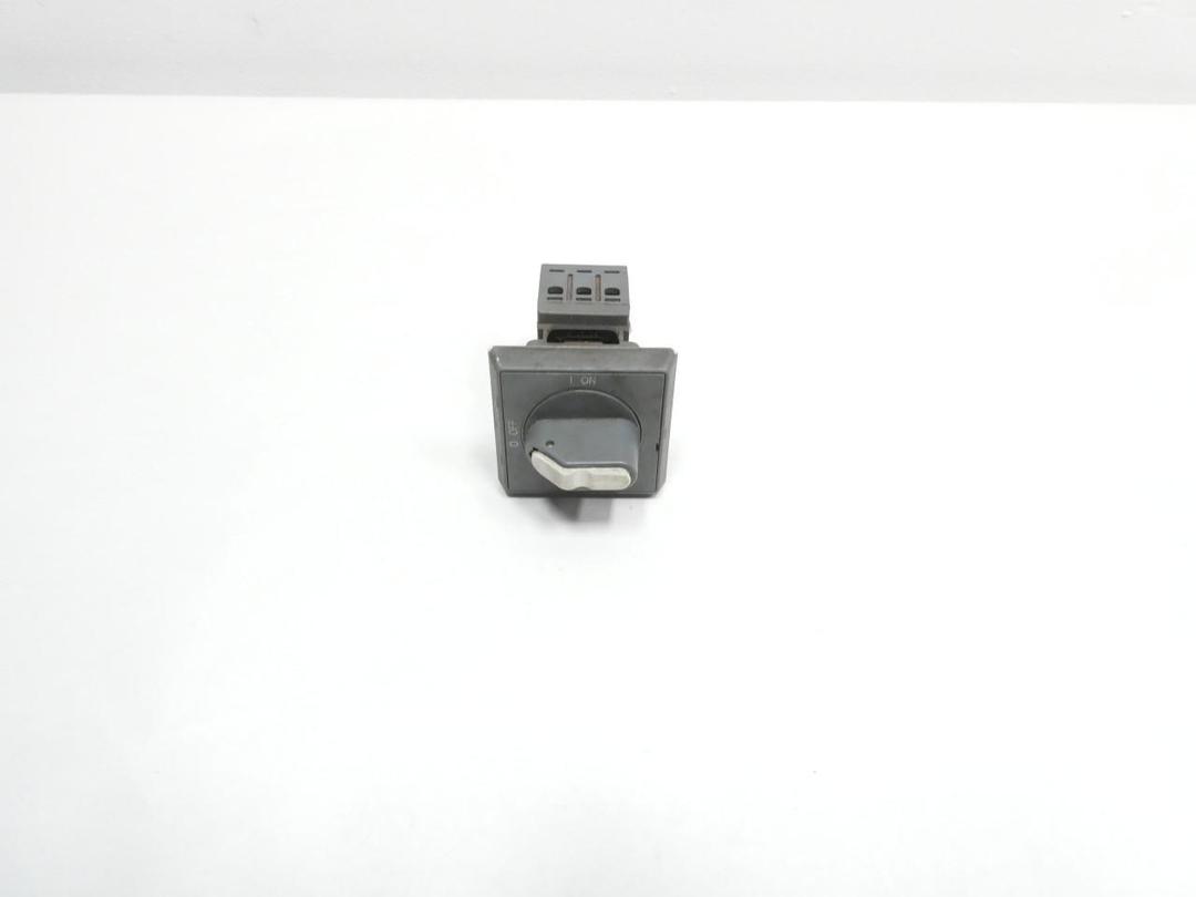ABB OT25ET3 NON-FUSIBLE DISCONNECT SWITCH 3P 25A AMP 600V-AC