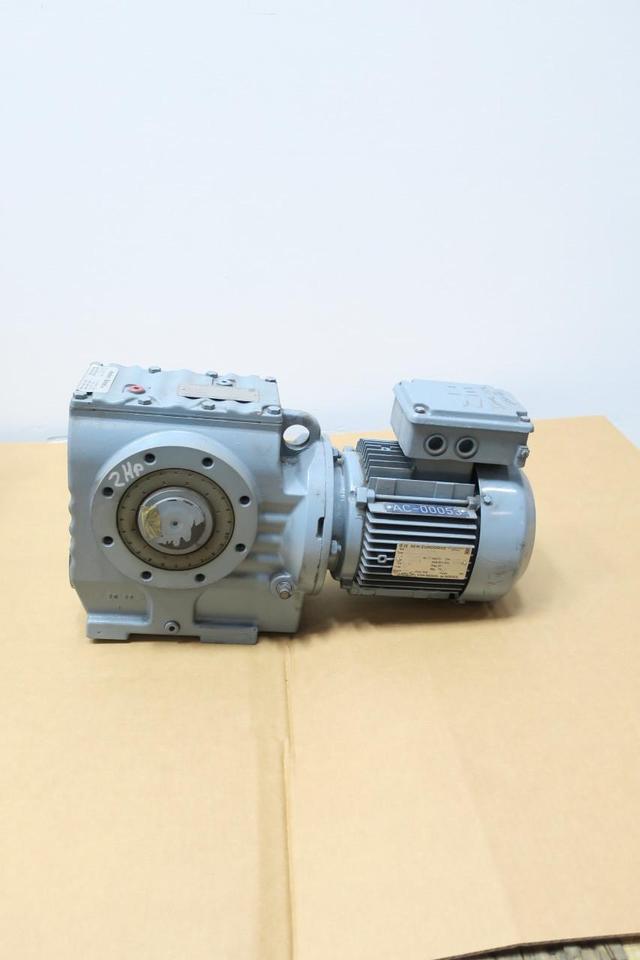 SEW EURODRIVE SA77DT90L4 GEARMOTOR 11RPM 3PH 2HP 330/575V-AC