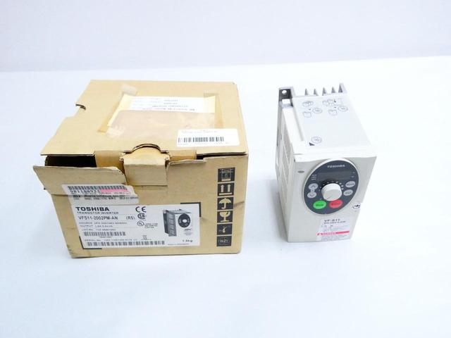 TOSHIBA VFS11-2002PM-AN TRANSISTOR INVERTER 200/240V-AC 0.5/500HZ 0.6KVA