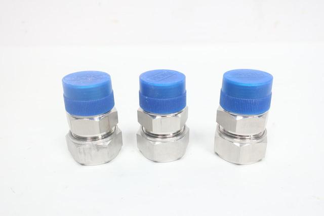 BOX OF 3 HOKE 16CM16316 STAINLESS ADAPTER 1IN TUBE X 1IN NPT
