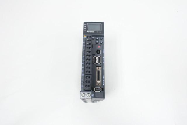 KEYENCE SV-010L2 SERVO DRIVE 200-230V-AC 0-230V-AC 3PH 100W
