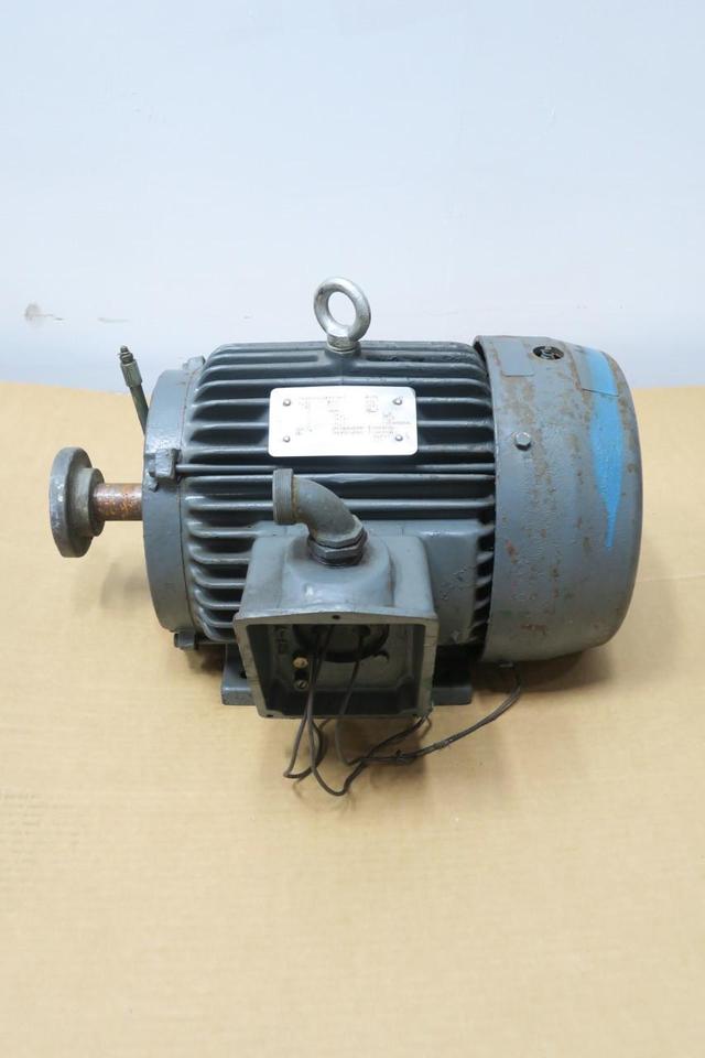 TOSHIBA B0102FLF3BMHJ01 AC MOTOR 215T 3PH 10HP 3510RPM 460V-AC