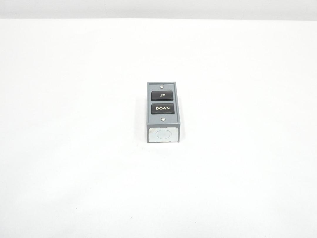 CUTLER HAMMER 10250H5204 PUSHBUTTON STATION