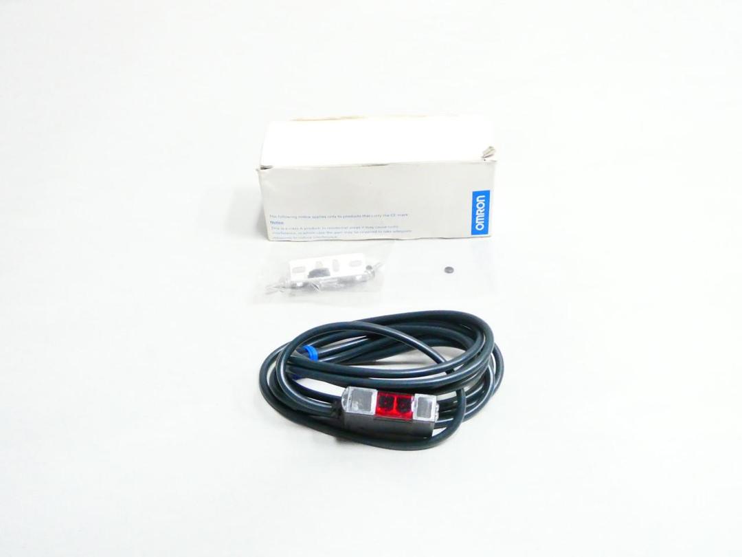 OMRON E3S-AD81 PHOTOELECTRIC SENSOR 10-30V-DC