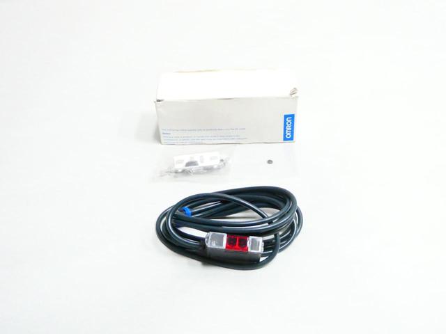 OMRON E3S-AD81 PHOTOELECTRIC SENSOR 10-30V-DC