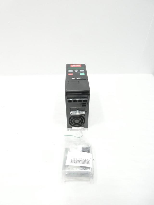DANFOSS VLT2807PT4B20STR5DBF00A00C0 178B1434 VLT 2800 VFD DRIVE 0-480V-AC 1HP