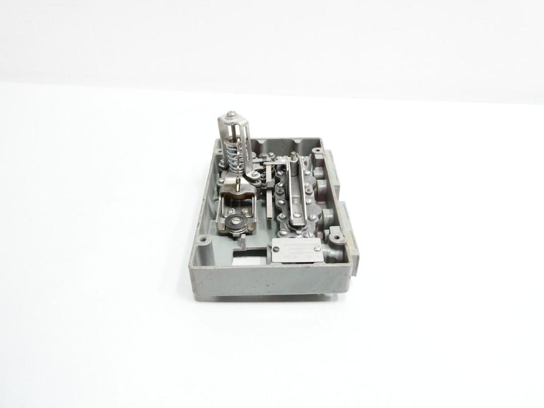 FISHER 3610JP PNEUMATIC VALVE POSITIONER 3-15PSI