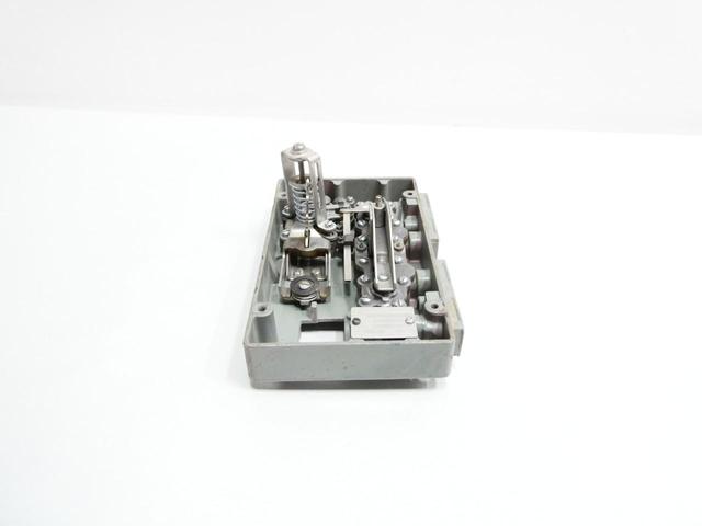 FISHER 3610JP PNEUMATIC VALVE POSITIONER 3-15PSI