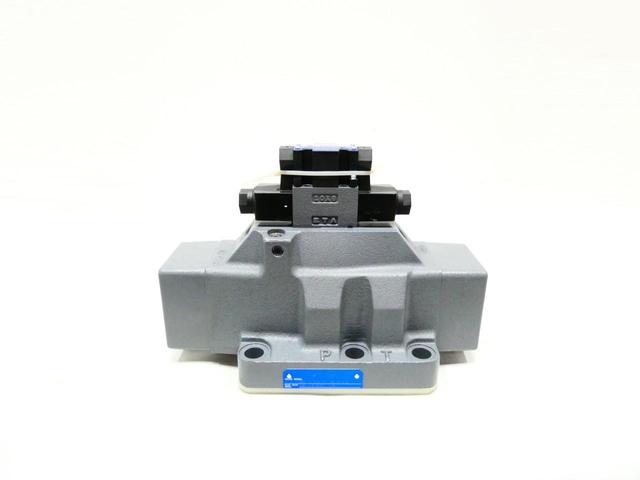 TOKYO KEIKI DG5S-10-3C-E-P2-T-86-JA192-M DIRECTIONAL CONTROL VALVE 100V-AC