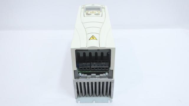ABB ACS550-U1-012A-4 VFD DRIVE 380-480V-AC 0-500HZ