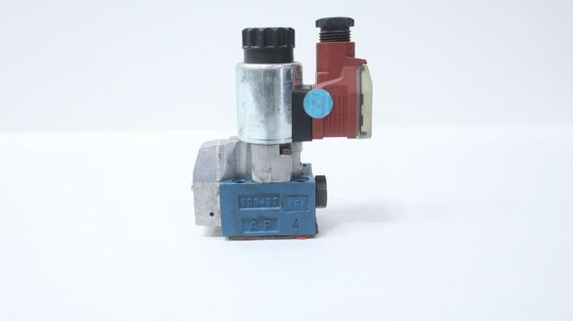 REXROTH M-3 SEW 6 U32/630M HYDRAULIC DIRECTIONAL CONTROL VALVE 96V-DC