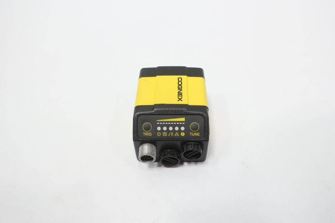 Model 0300 COGNEX DM302X 825-0300-1R BAR CODE SCANNER 24V-DC
